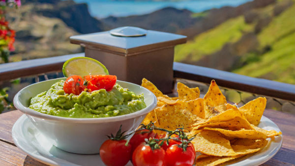 Nachos mit Guacamole bei Rice & Fries Nachos mit Guacamole bei Rice & Fries